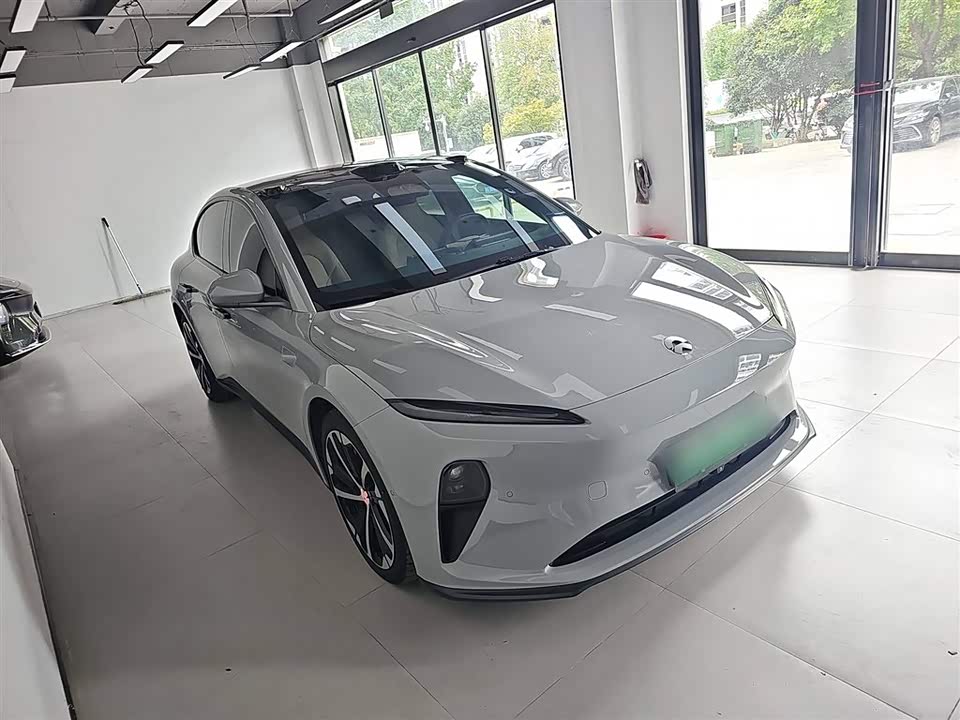 NIO ET5