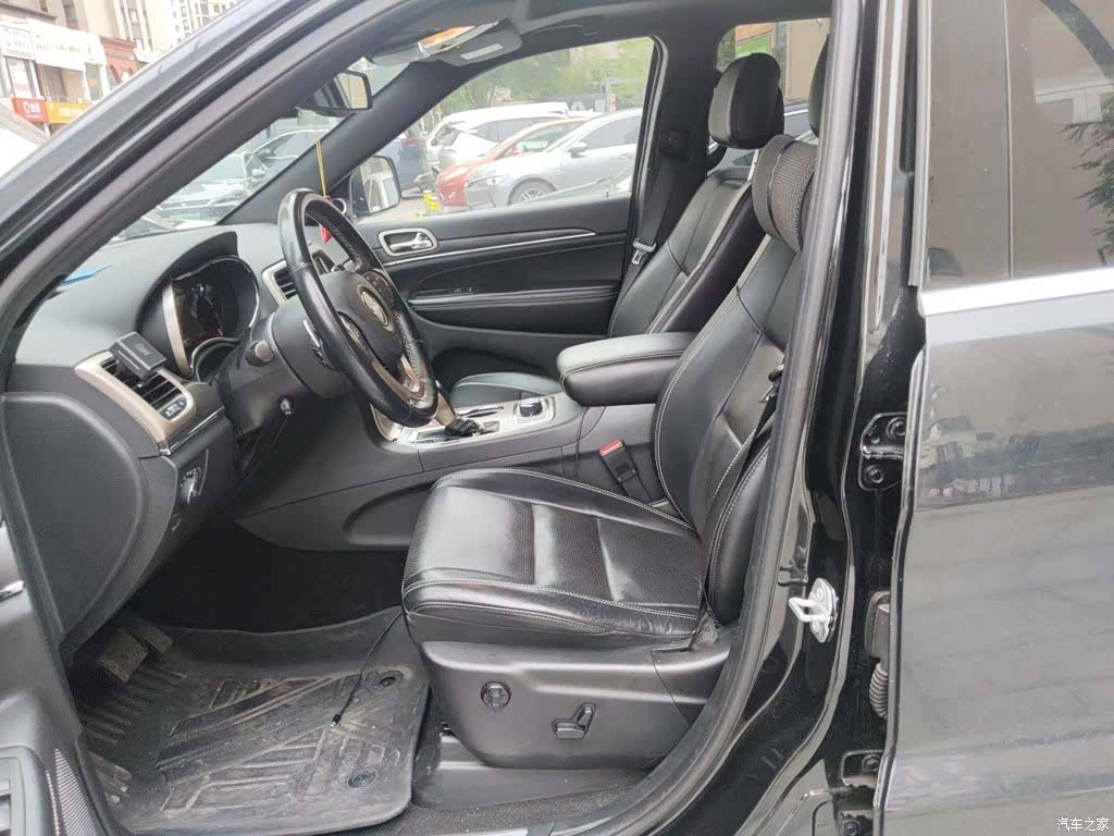 Jeep Grand Cherokee, 2017 16