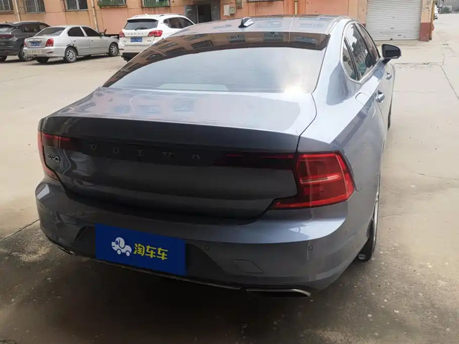 Volvo S90