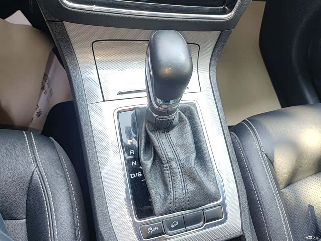 Roewe RX5, 2020 14