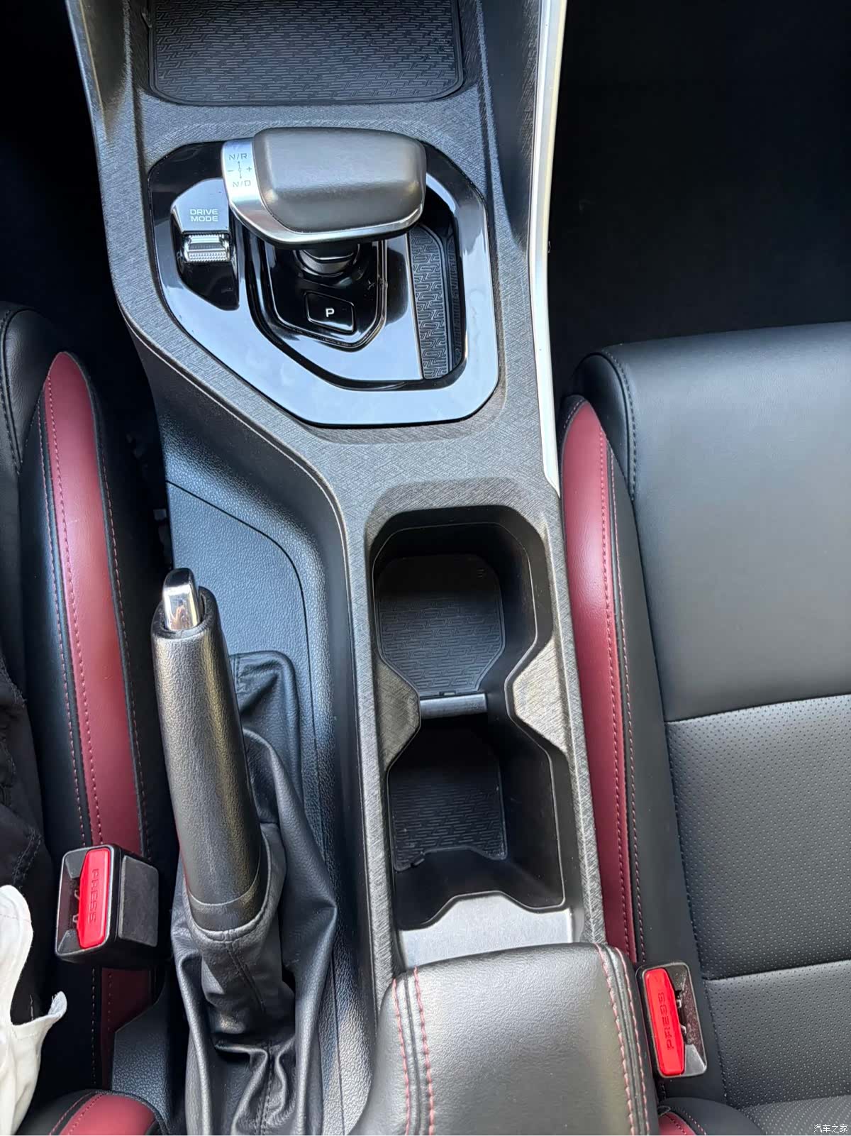 Geely Coolray, 2022 11