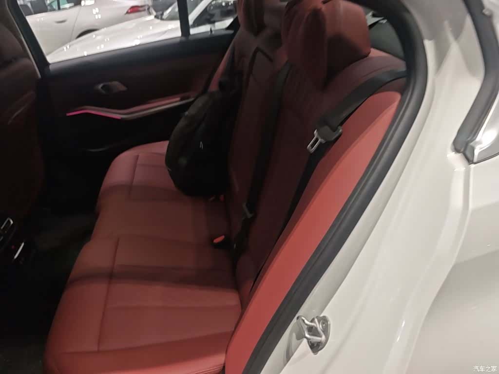 BMW 3 Series, 2025 24