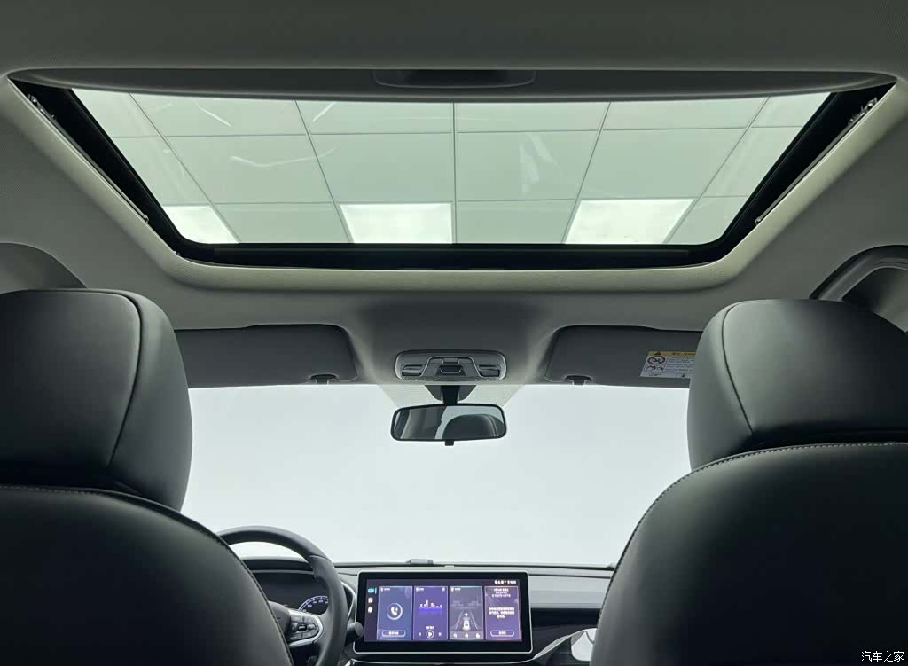 Geely Coolray, 2025 14