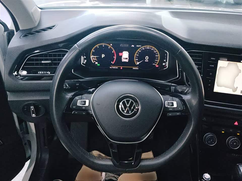 Volkswagen T-ROC exploring Songs