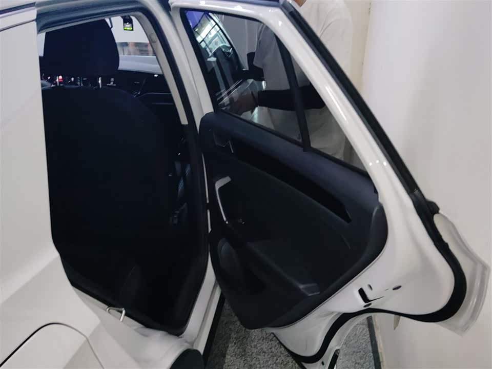 Volkswagen T-ROC exploring Songs