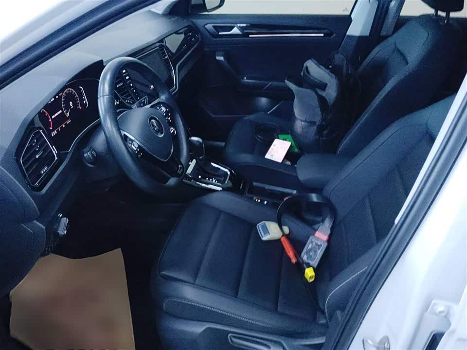 Volkswagen T-ROC exploring Songs