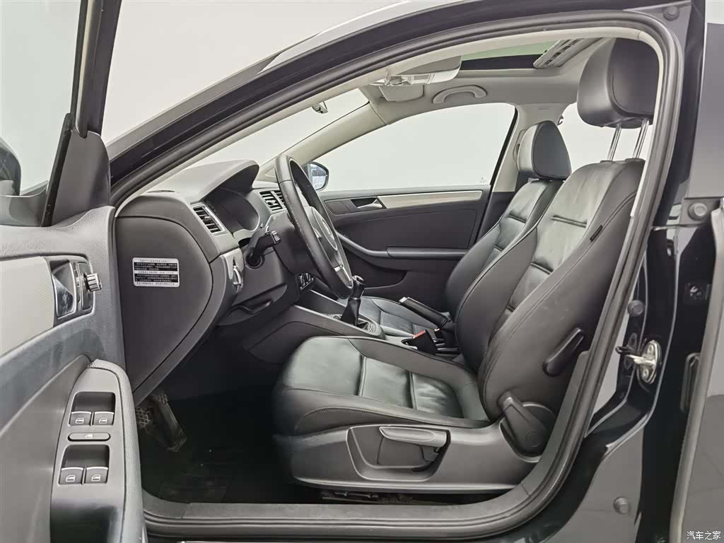 Volkswagen Sagitar, 2014 10
