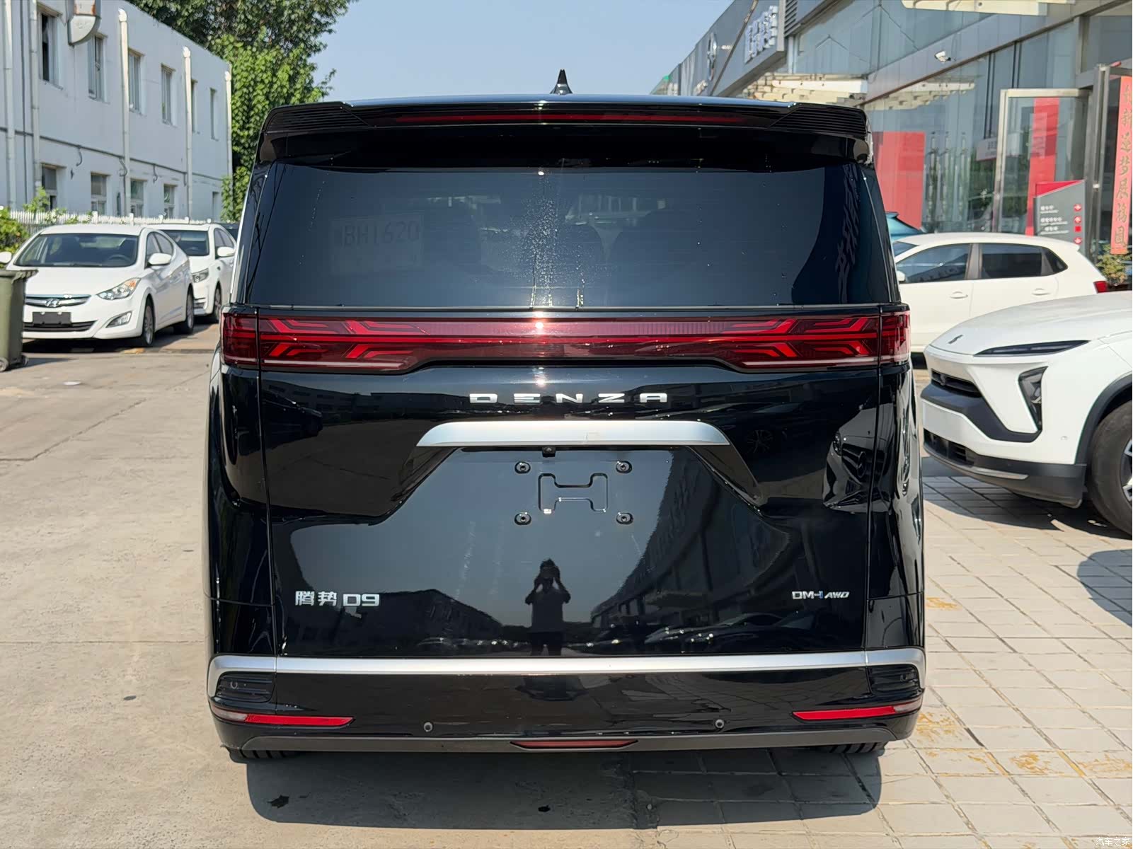 Denza D9, 2022 9
