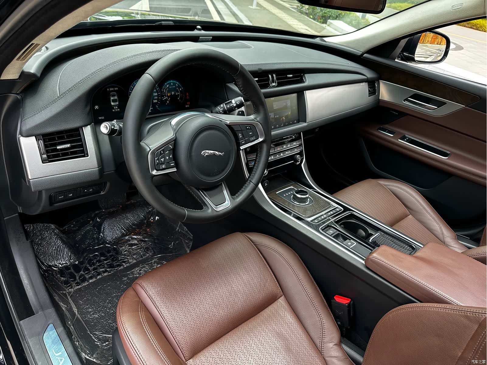 Land Rover XFL, 2018 12