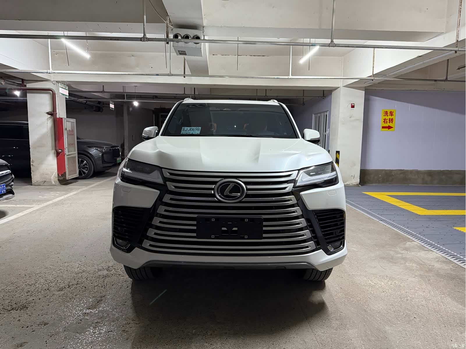 Lexus LX, 2025 2