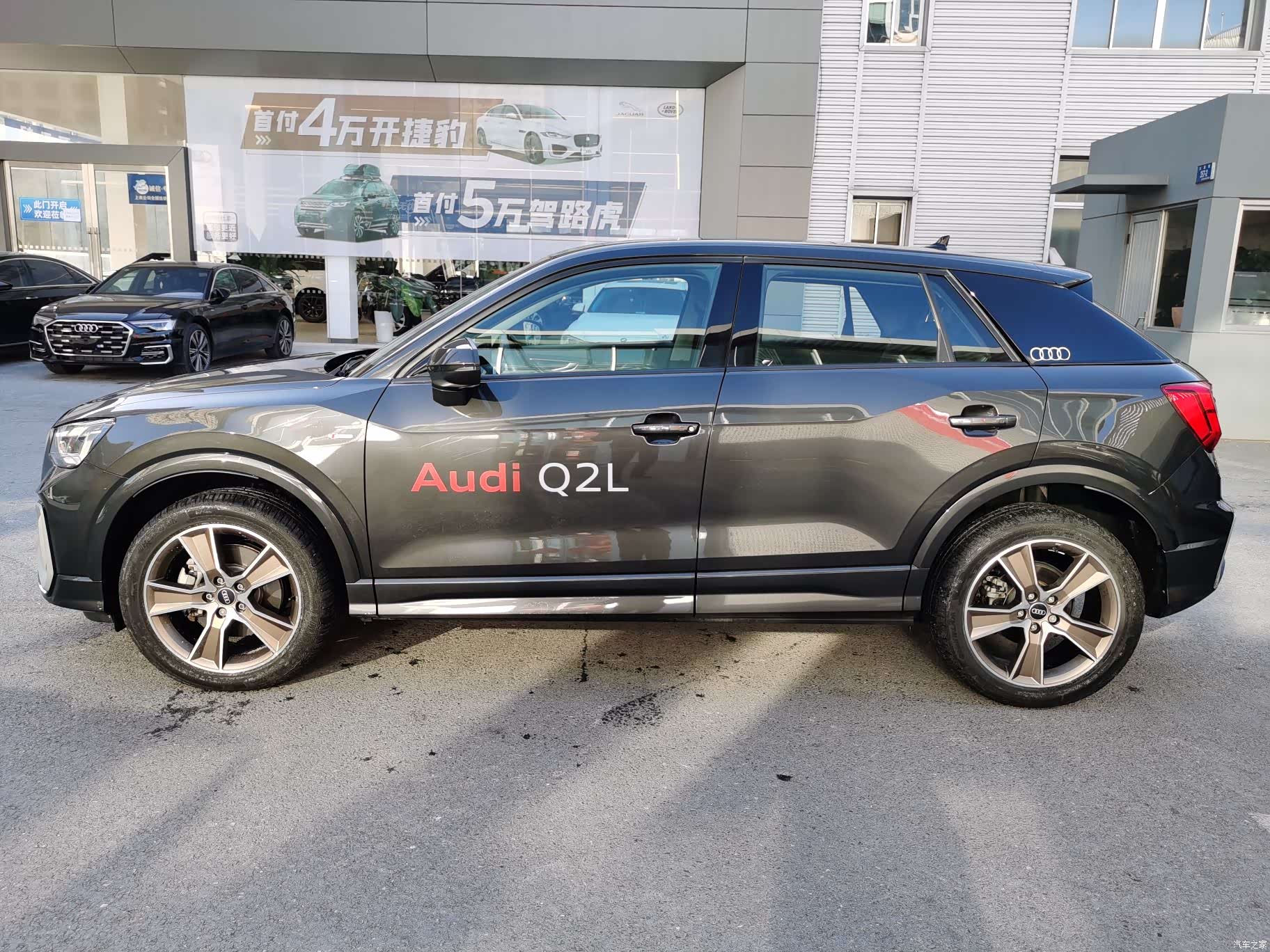 Audi Q2L, 2024 3