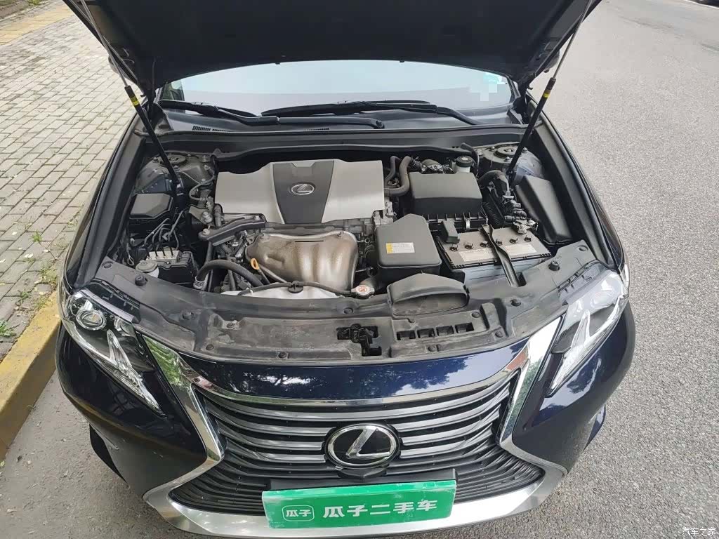 Lexus ES, 2017 11