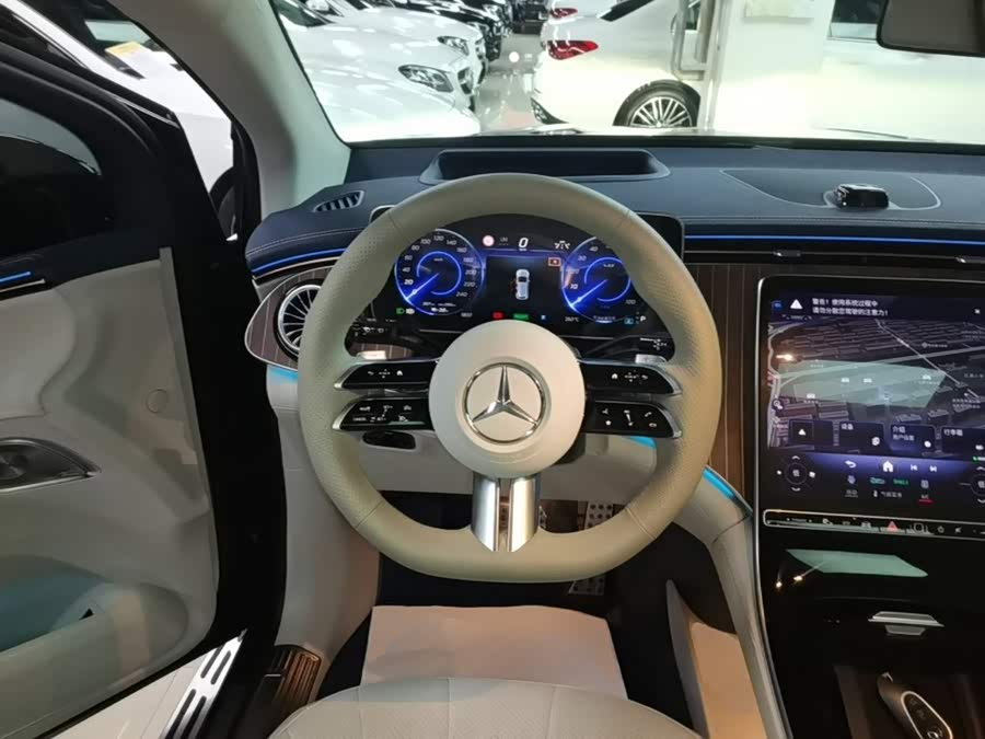 Mercedes-Benz EQE SUV 2024, фото 11