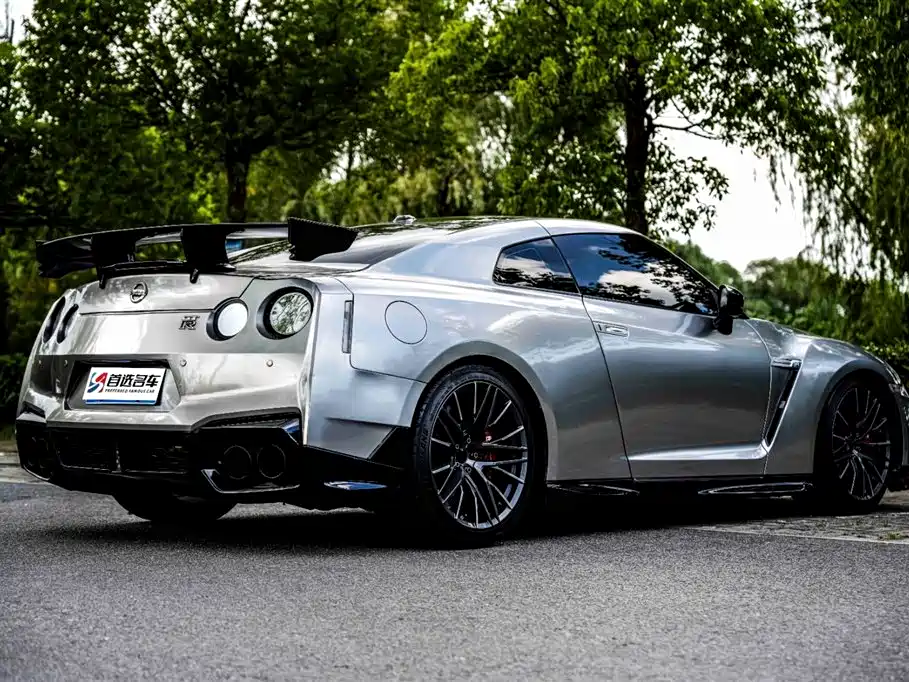 Nissan GT-R