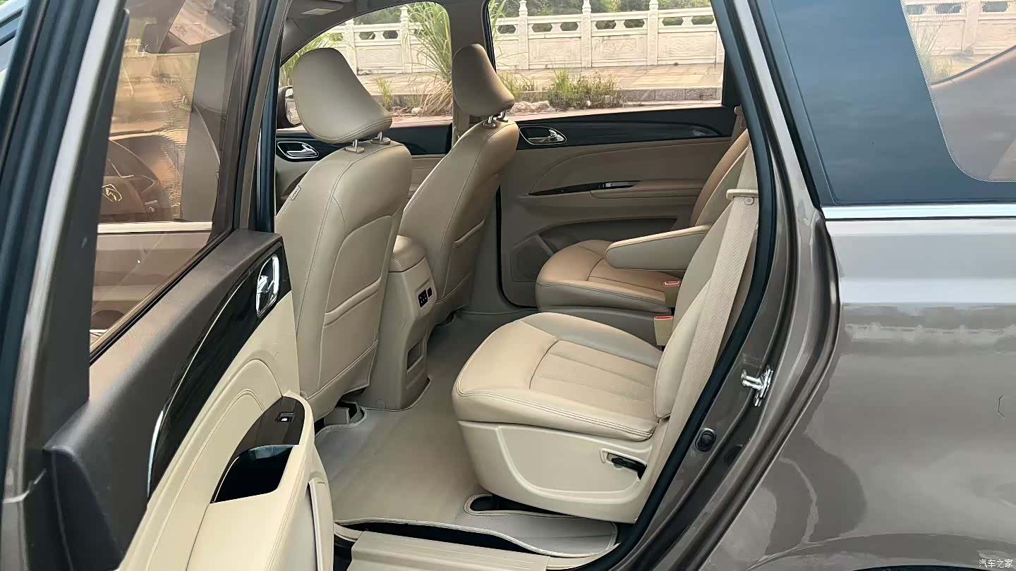 Wuling 730, 2017 8
