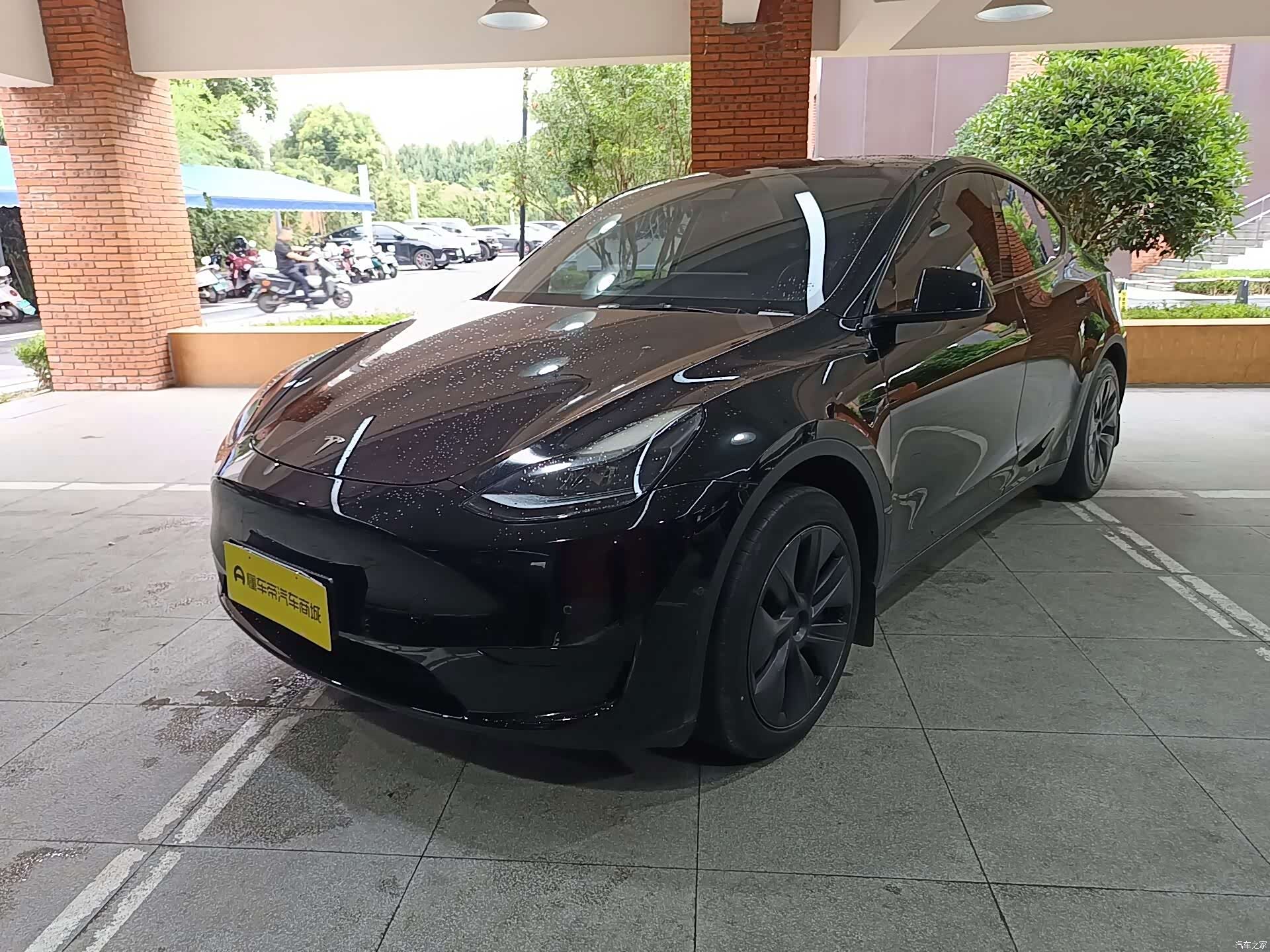 Tesla Model Y, 2024 1