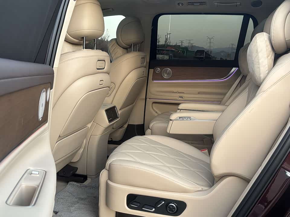 AITO Ask the world M9