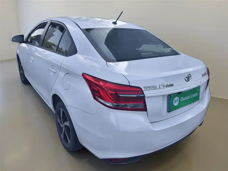 Toyota YARiS L to enjoy