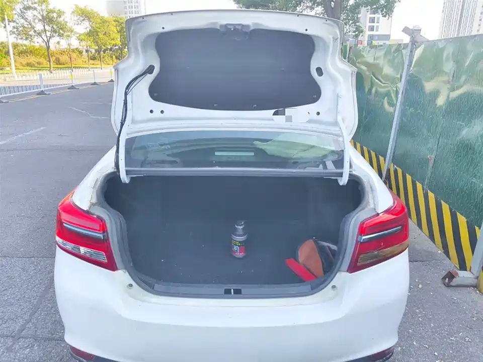 Toyota YARiS L to enjoy