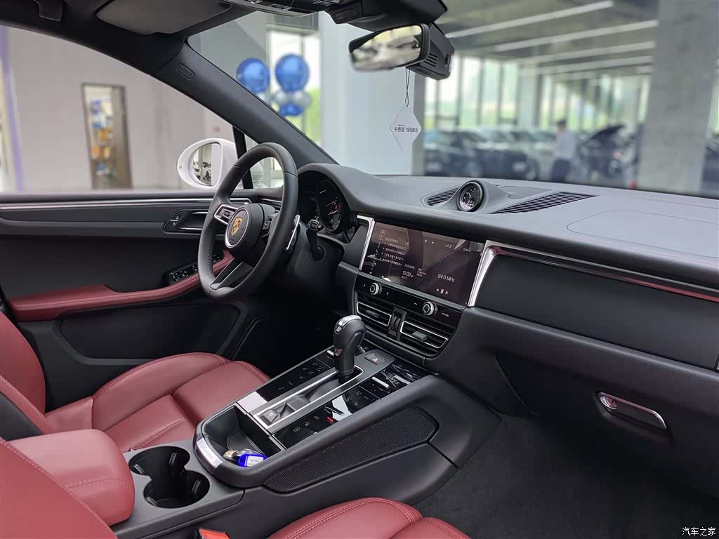 Porsche Macan, 2023 11
