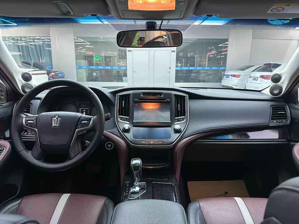 Toyota crown
