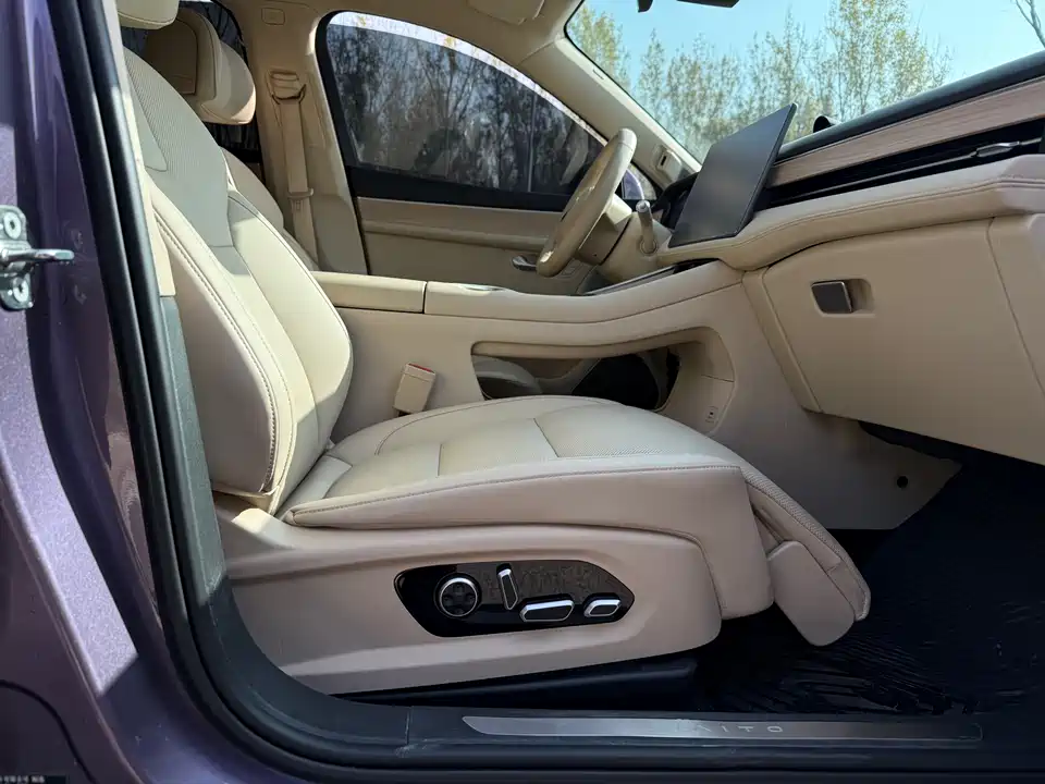 AITO Ask the world M5