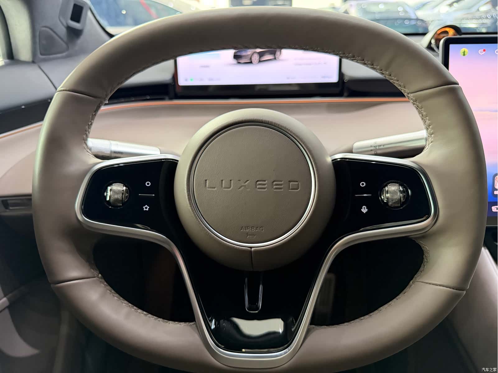 Luxeed R7, 2025 13