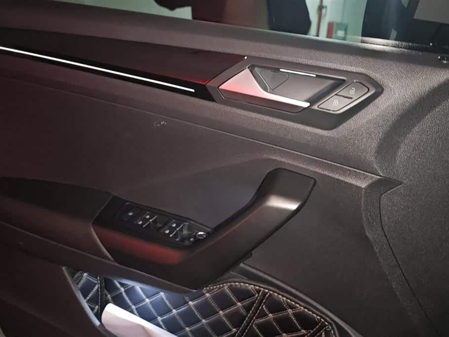 Volkswagen T-ROC exploring Songs