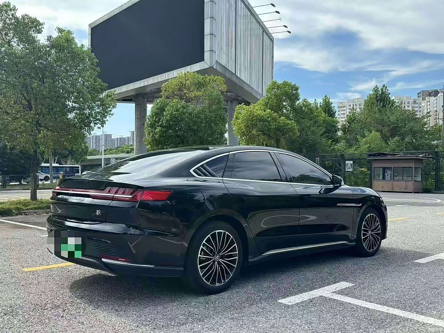 BYD Han, 2023 9