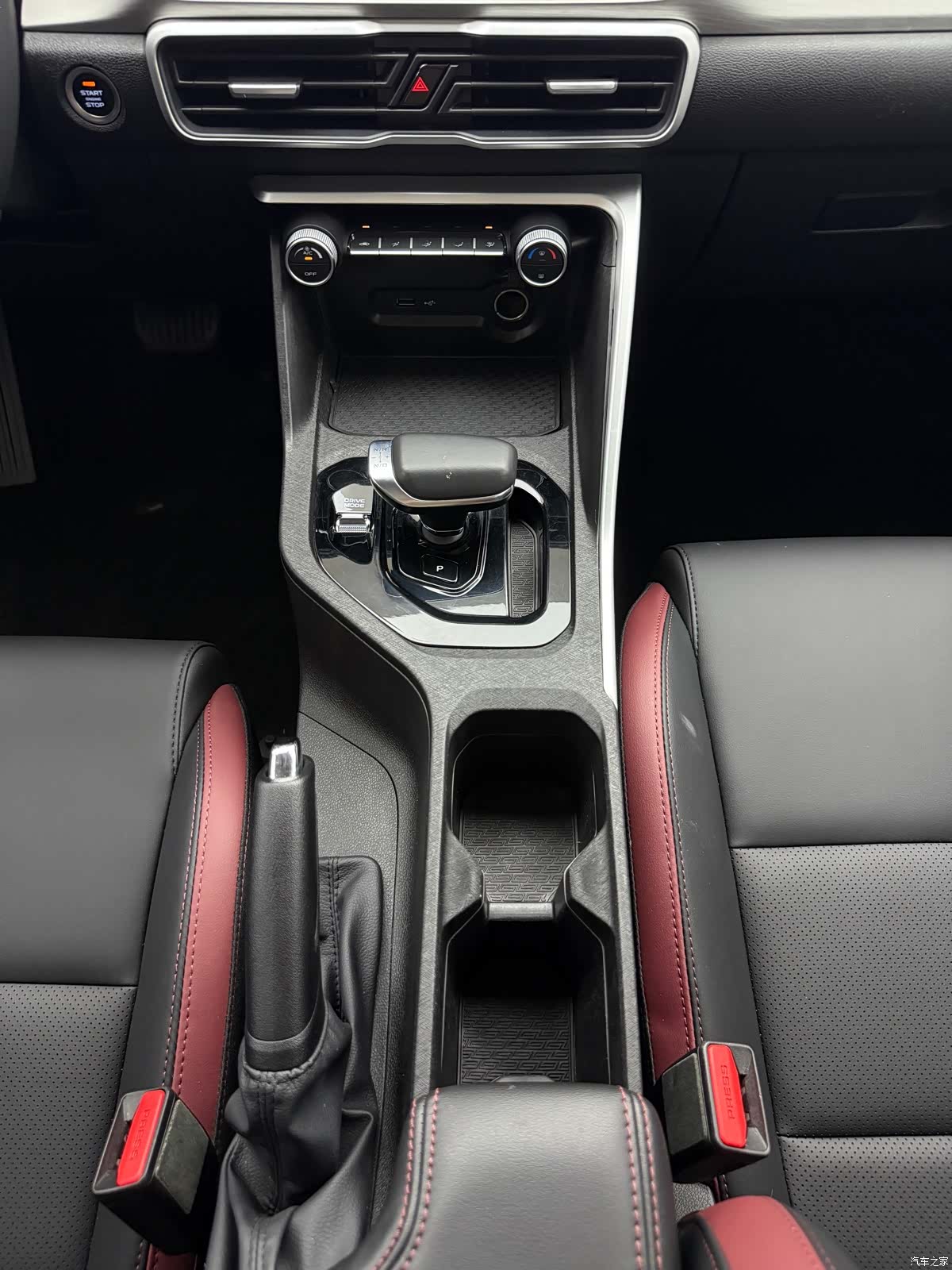 Geely Coolray, 2022 13