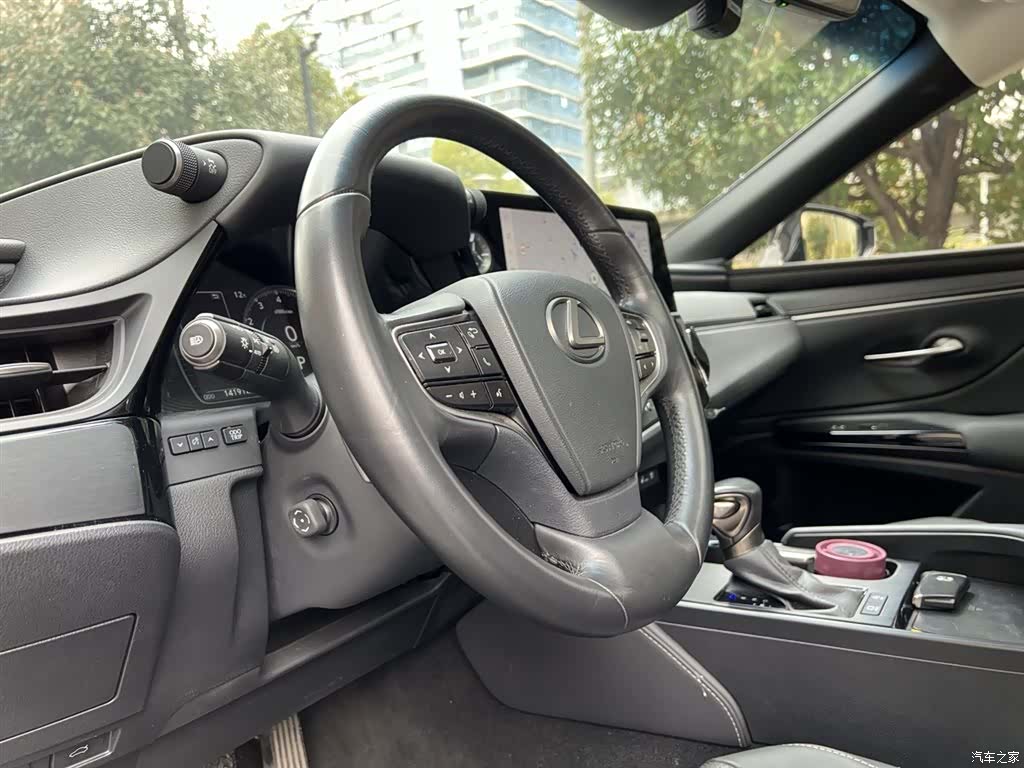 Lexus ES, 2024 10