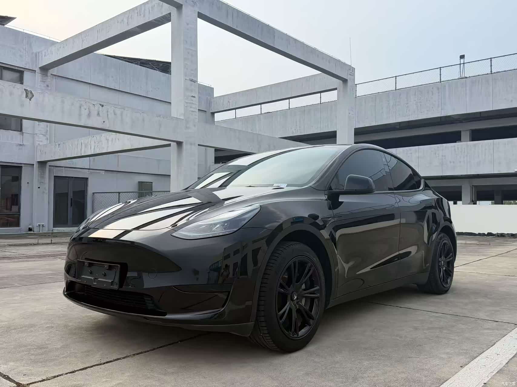 Tesla Model Y, 2023 1