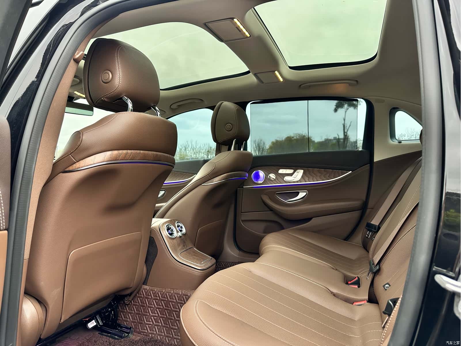 Mercedes-Benz E-Class, 2023 11