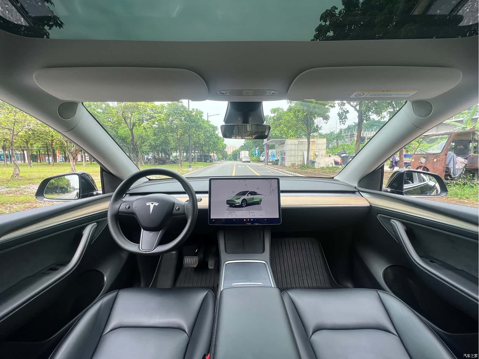 Tesla Model Y, 2023 все фото