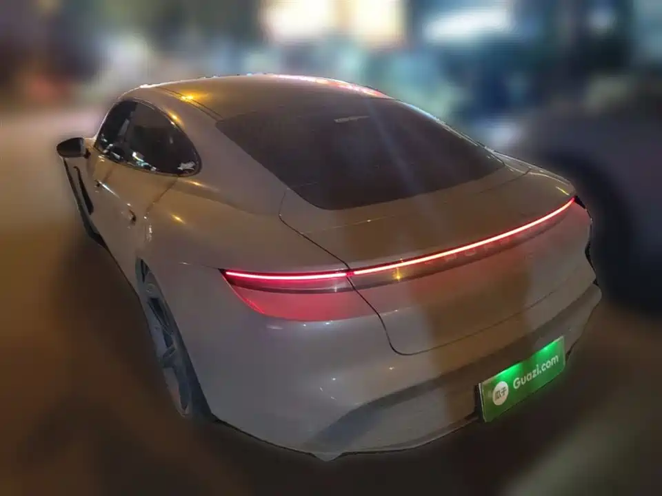 Porsche Taycan