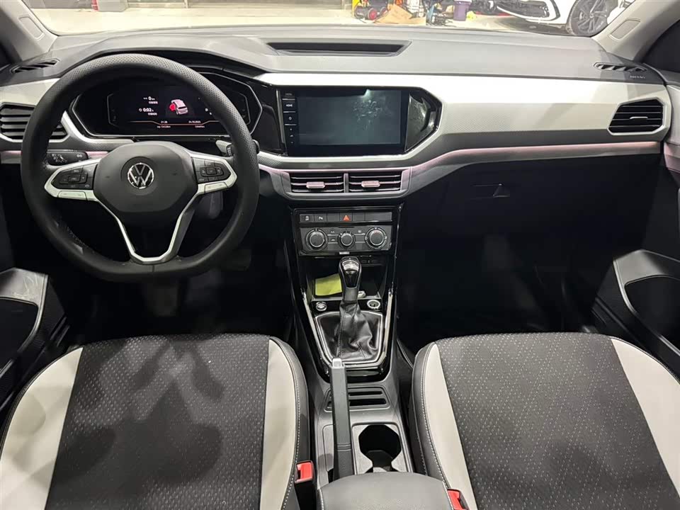 Volkswagen Exploring the shadow