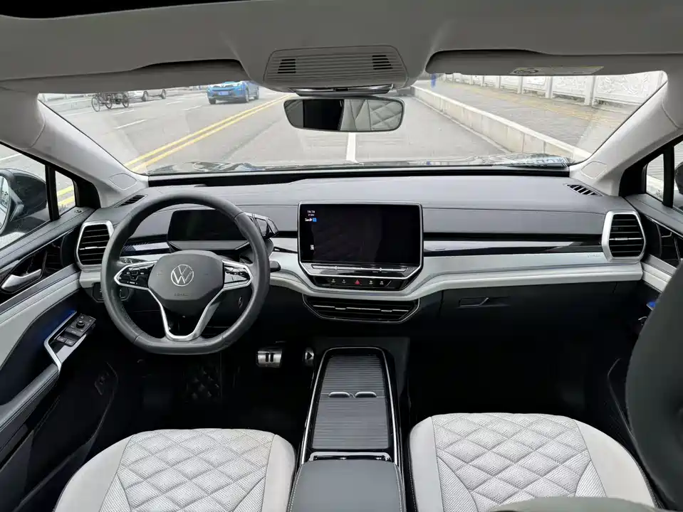 Volkswagen ID.6 CROZZ