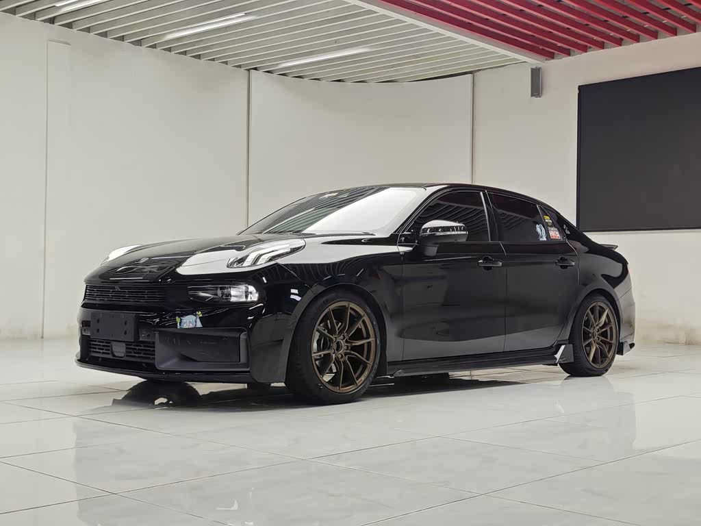 Lynk & Co 03
