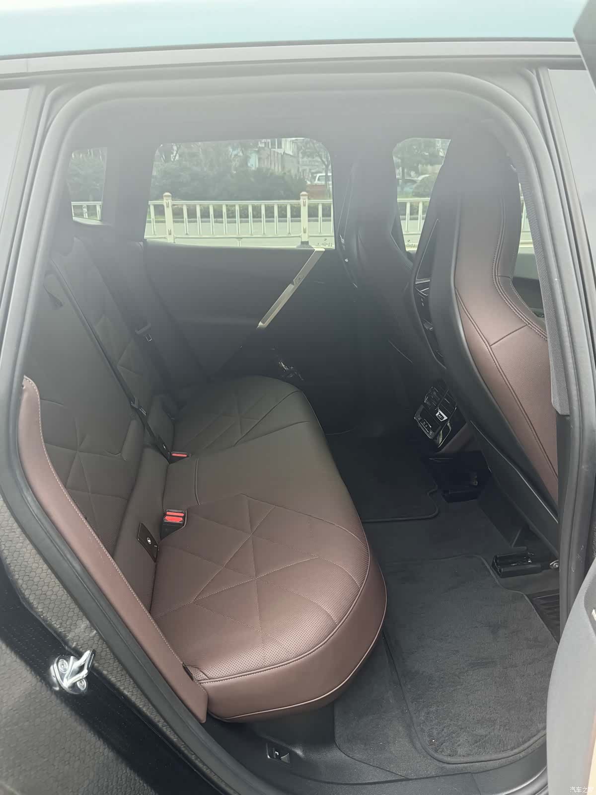 BMW iX, 2025 9