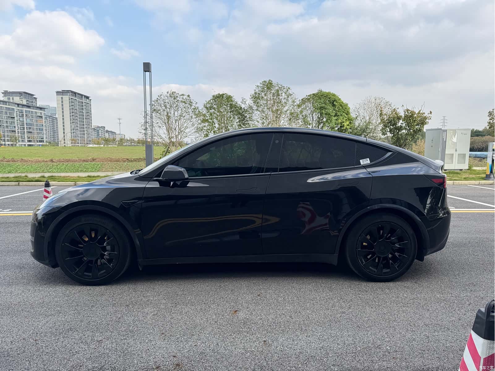 Tesla Model Y, 2021 3