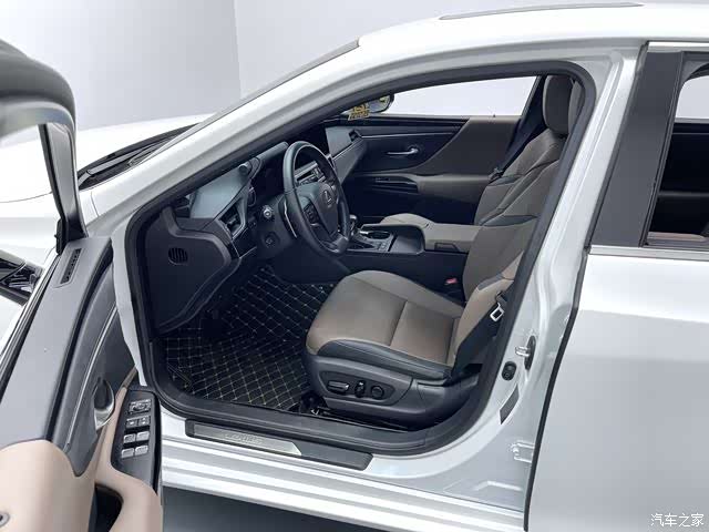 Lexus ES, 2024 11
