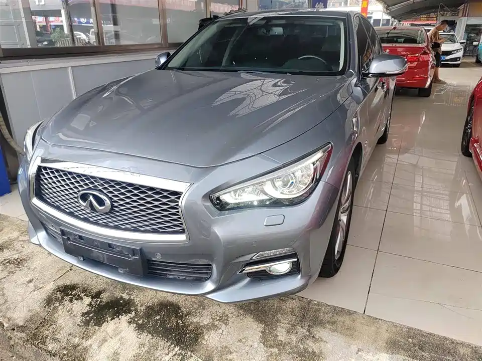 Infiniti Q50L
