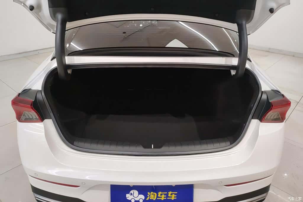 Kia K5, 2023 4