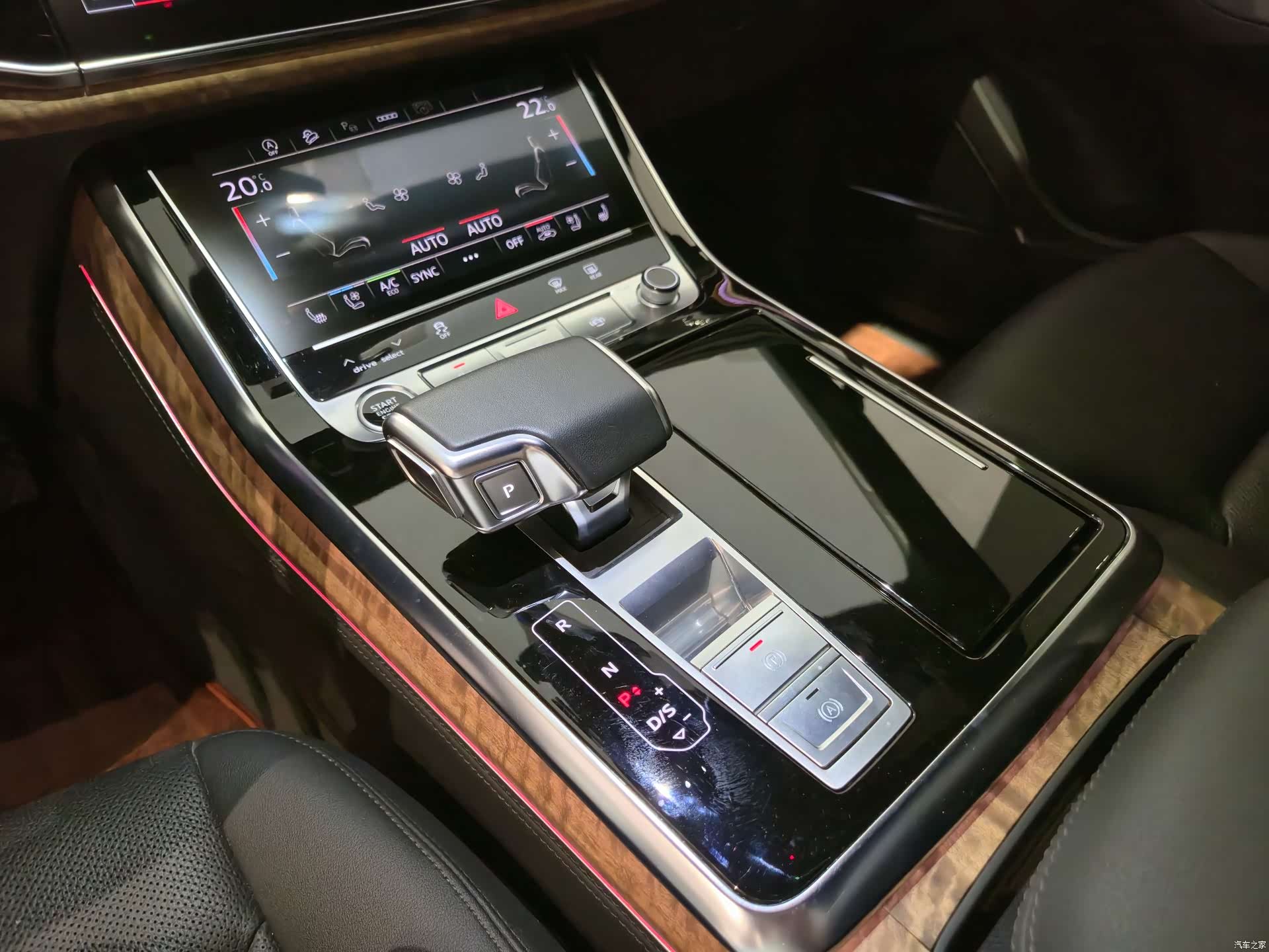 Audi Q7, 2024 14