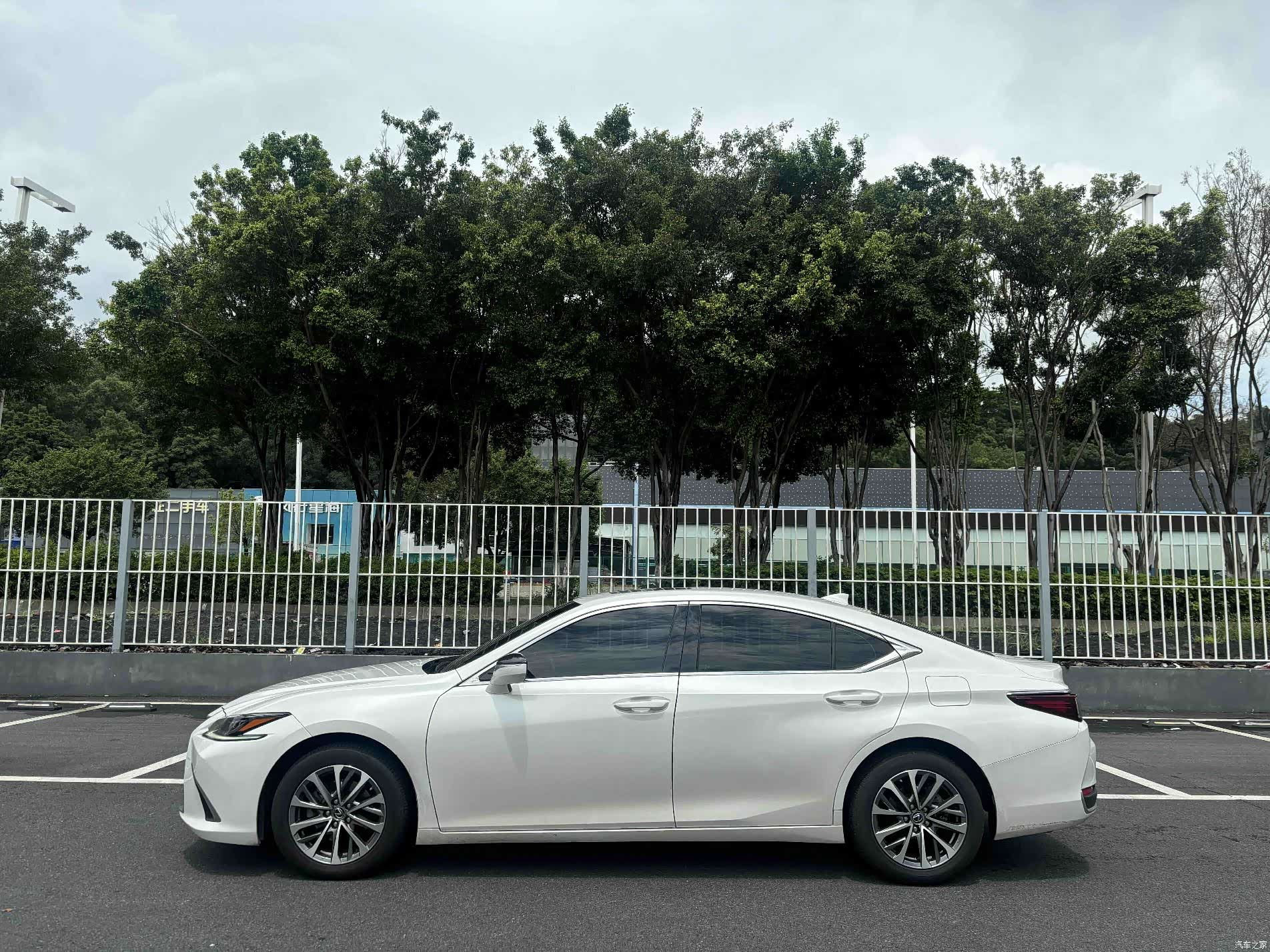Lexus ES, 2021 4