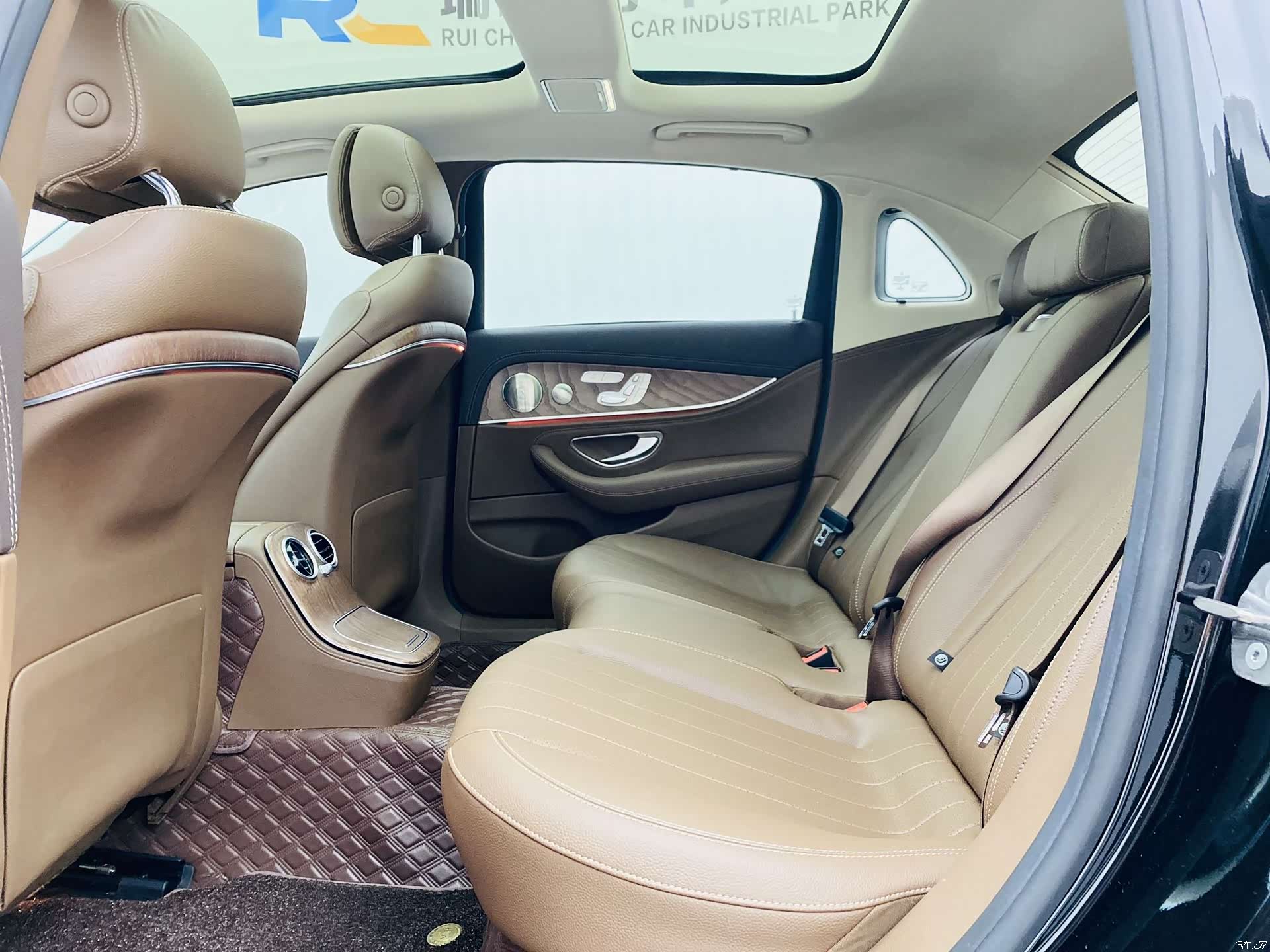 Mercedes-Benz E-Class, 2022 16