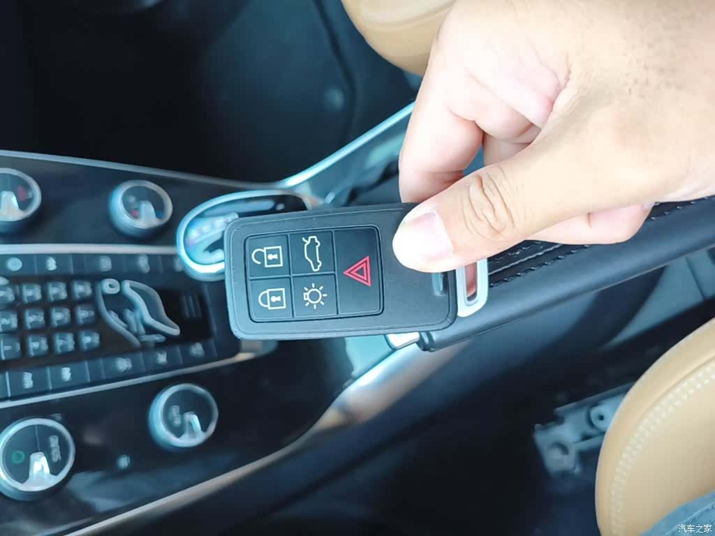 Volvo V40, 2019 15