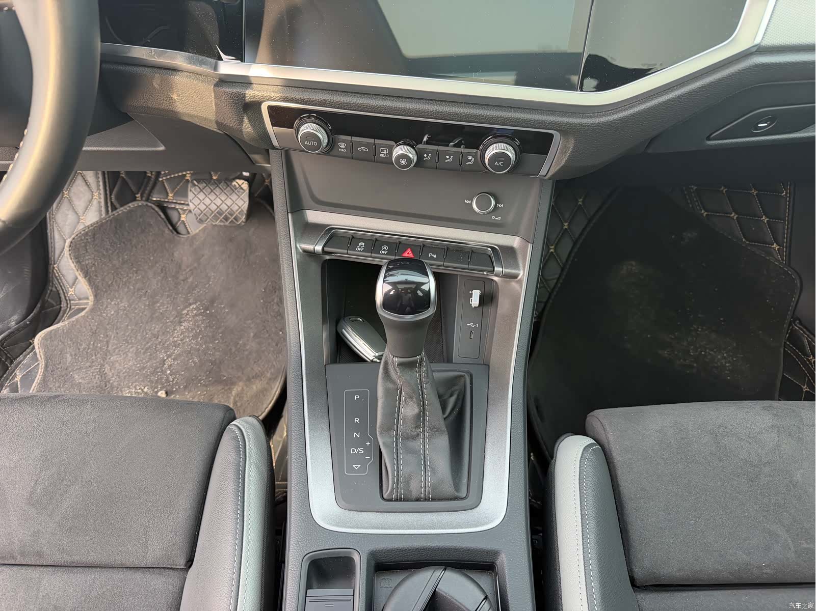 Audi Q3, 2022 12