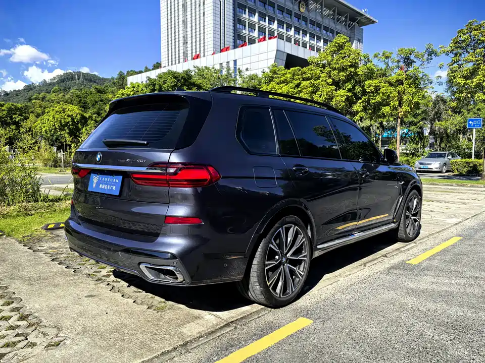 BMW X7