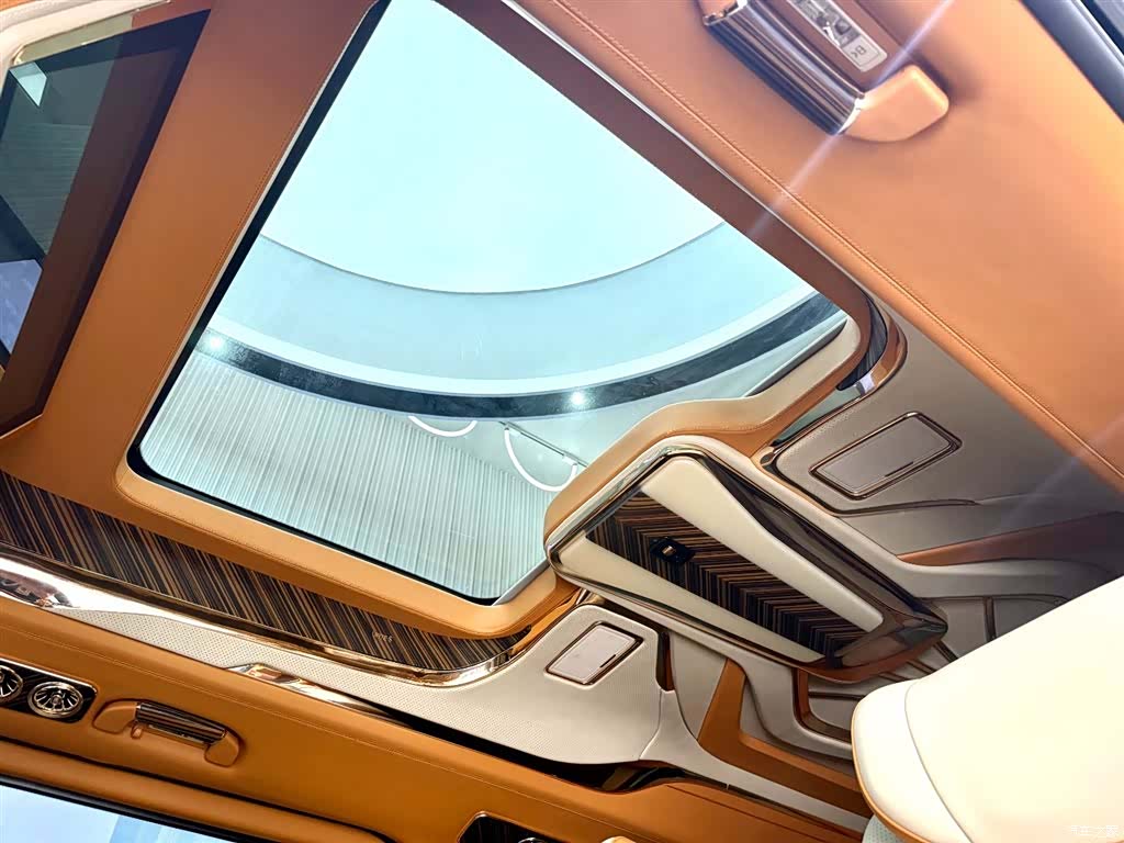 Mercedes-Benz V-Class, 2024 19